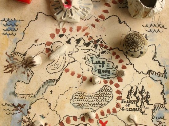 Gweithdai i Deuluoedd: Rwy'n gallu defnyddio cyfryngau cymysg i greu...map ffantasi 