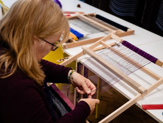 Clwb Tecstilau Cymunedol Threads